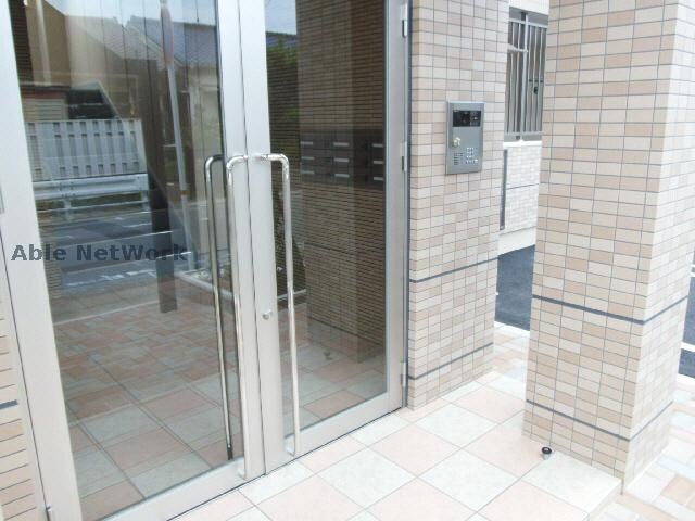 物件外観写真3　(エントランス)