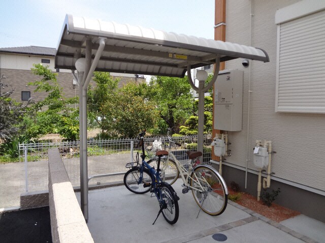 物件外観写真2　(駐輪場)