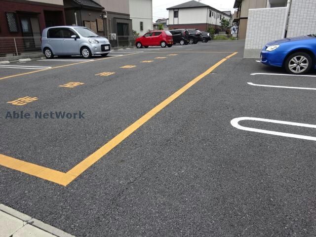 物件外観写真7　(駐車場)