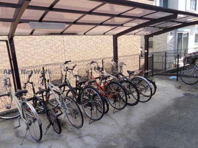 物件外観写真6　(駐輪場)