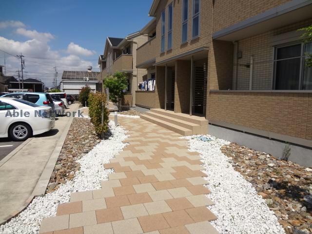 物件外観写真3　(エントランス)