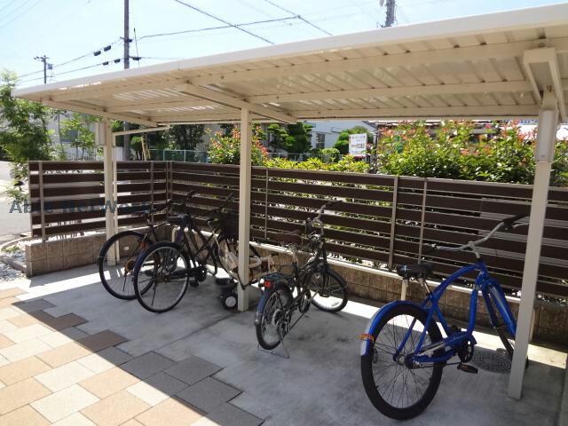 物件外観写真4　(駐輪場)