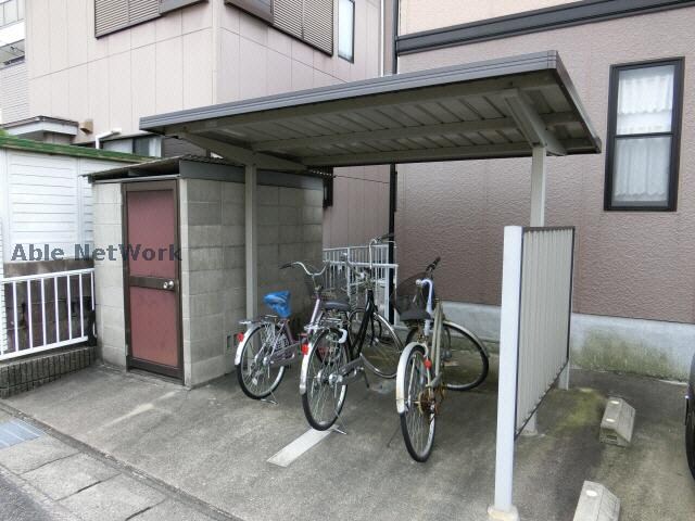 物件外観写真3　(駐輪場)