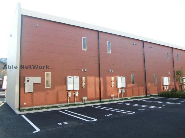 物件外観写真5　(駐車場)