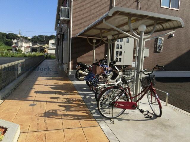 物件外観写真2　(駐輪場)