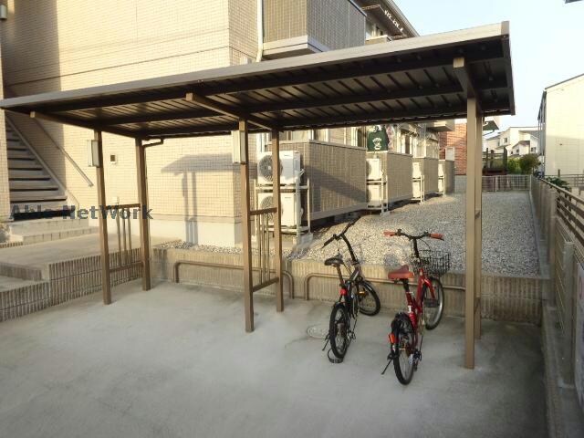 物件外観写真2　(駐輪場)