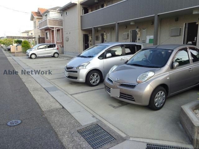 物件外観写真3　(駐車場)