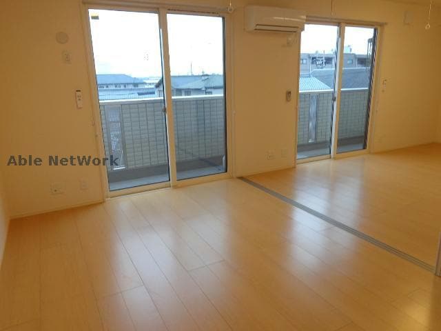 物件内観写真6　(同型モデル)