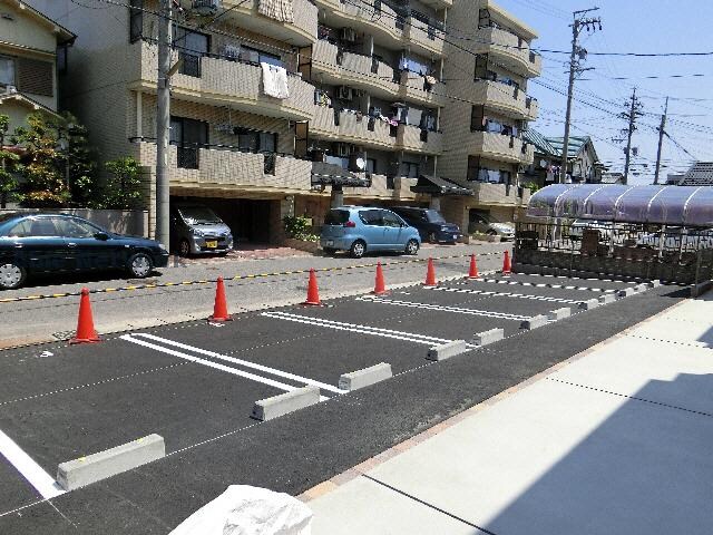 物件外観写真2　(駐車場)