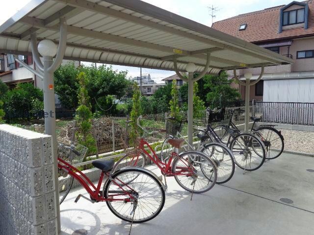 物件外観写真3　(駐輪場)