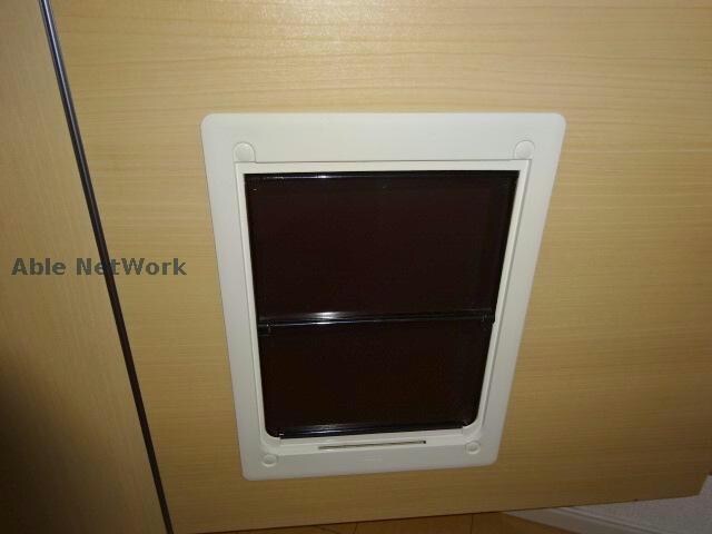 物件内観写真24　(ペット用通路)