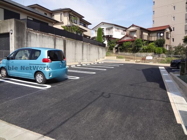 物件外観写真2　(駐車場)