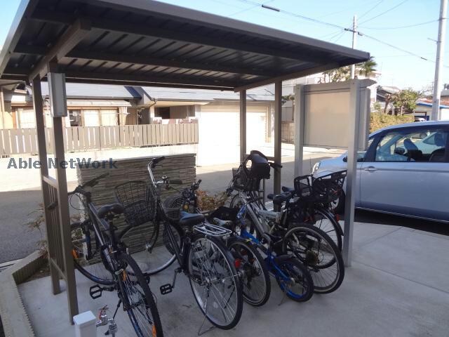 物件外観写真3　(駐輪場)