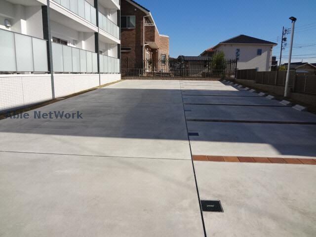 物件外観写真5　(駐車場)