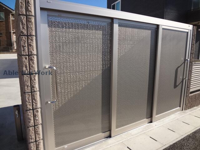 物件外観写真6　(ゴミ置き場)