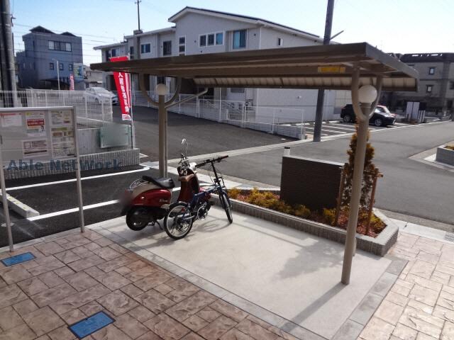 物件外観写真3　(駐輪場)