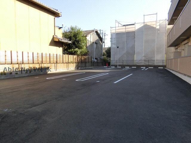 物件外観写真5　(駐車場)