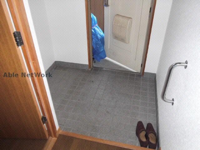 物件内観写真13　(玄関)