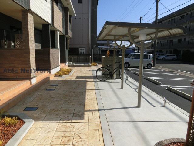 物件外観写真4　(駐輪場)