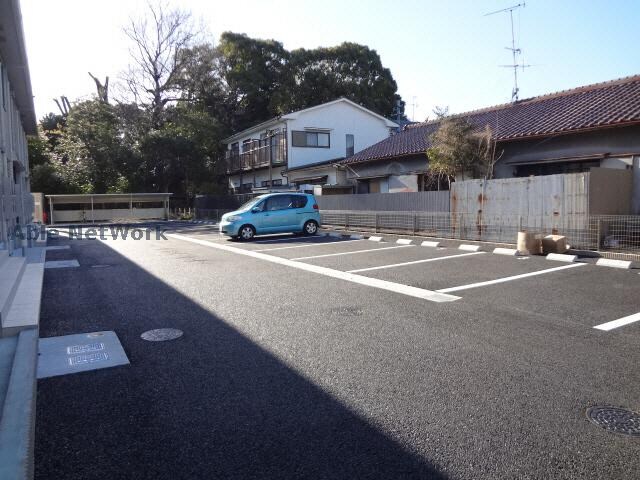 物件外観写真3　(駐車場)