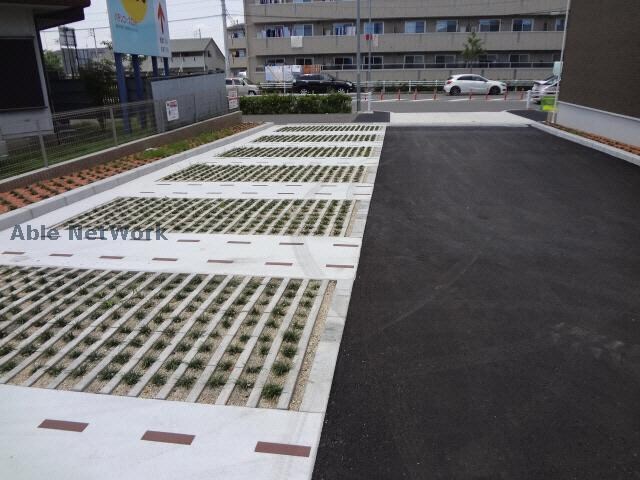 物件外観写真2　(駐車場)
