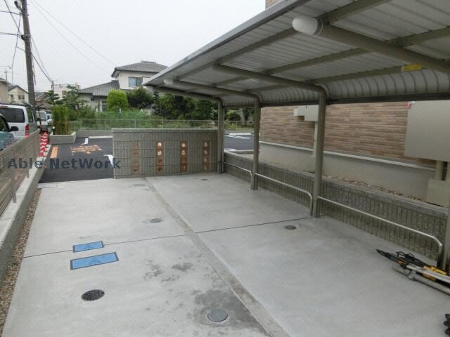 物件外観写真3　(駐輪場)