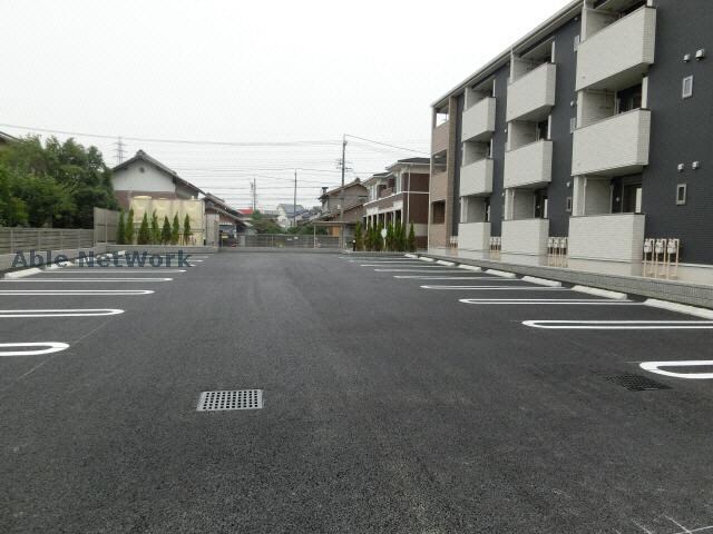 物件外観写真4　(駐車場)