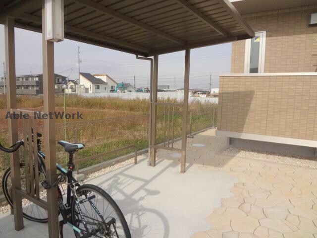 物件外観写真3　(駐輪場)