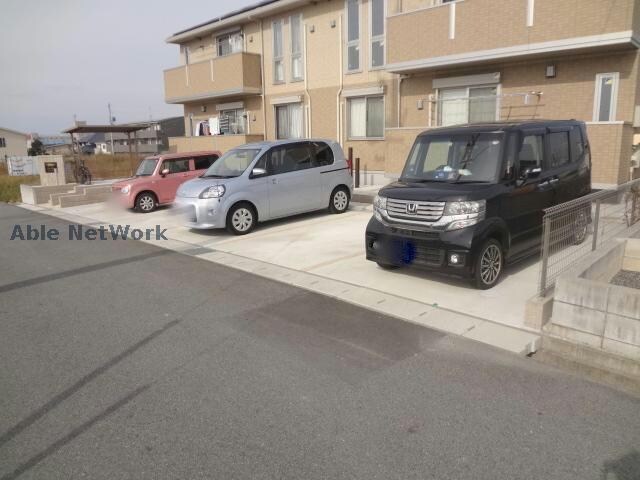 物件外観写真4　(駐車場)