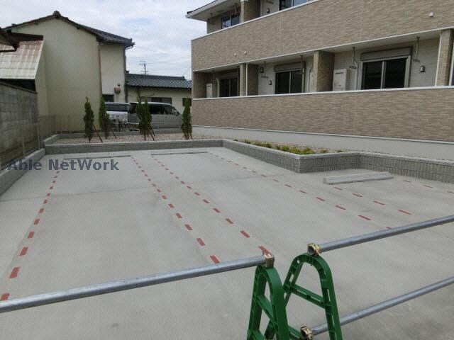 物件外観写真2　(駐車場)