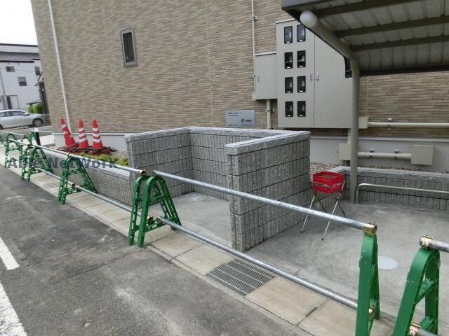 物件外観写真4　(ごみ置場)