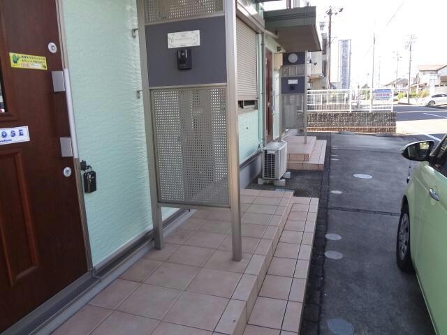 物件外観写真3　(エントランス)