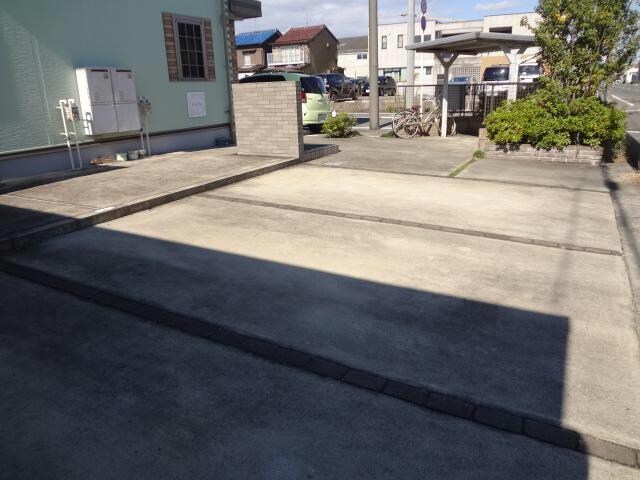 物件外観写真4　(駐車場)