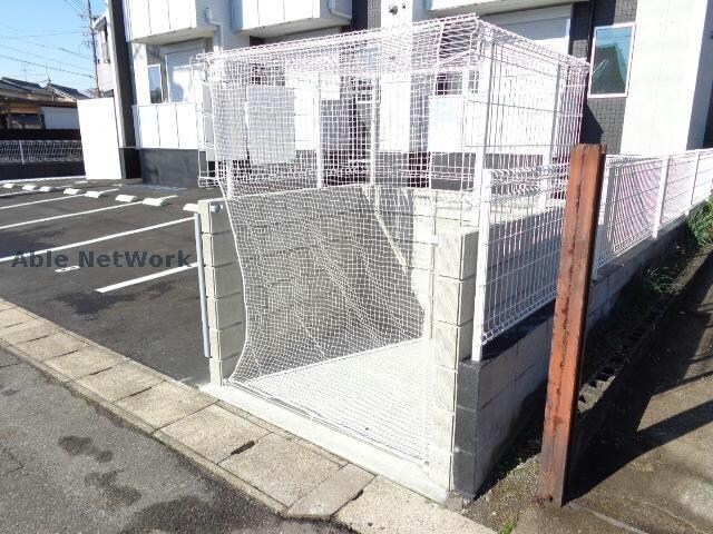 物件外観写真10　(ゴミ置き場)