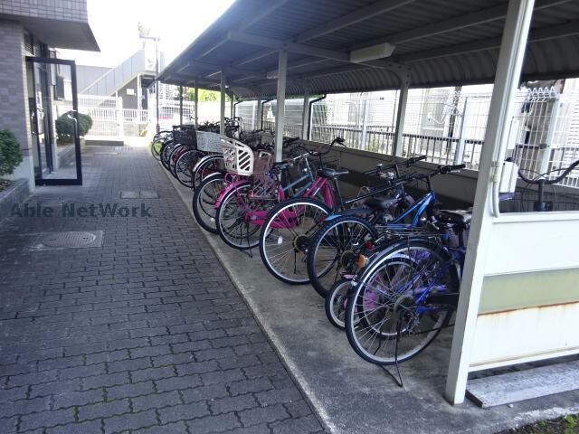 物件外観写真3　(駐輪場)