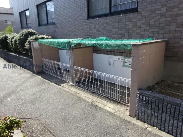 物件外観写真5　(ゴミ置き場)