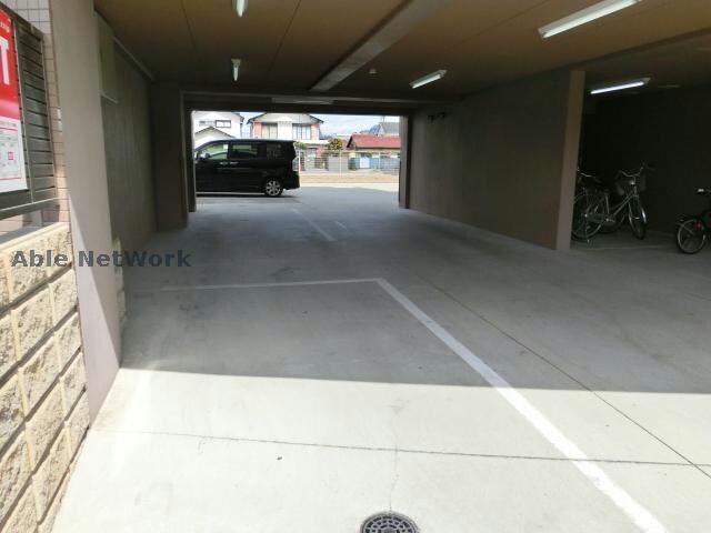 物件外観写真5　(駐車場)