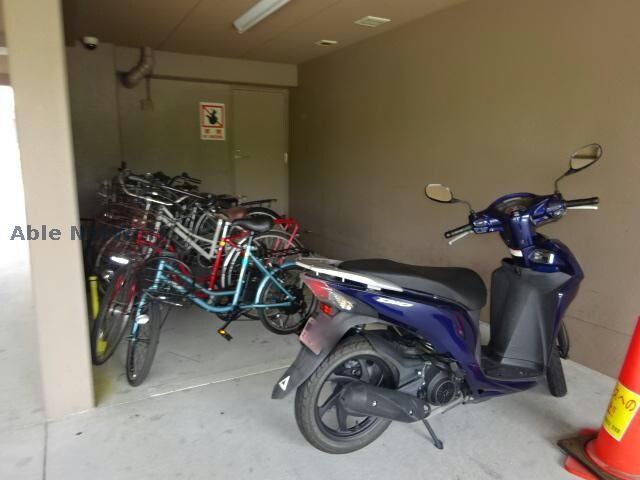 物件外観写真7　(駐輪場)