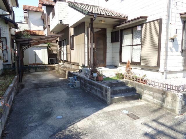 物件外観写真4　(１号棟　駐車場)