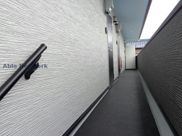 物件外観写真2　(共用部廊下)