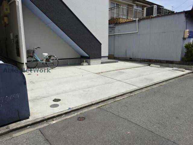 物件外観写真3　(駐車場)