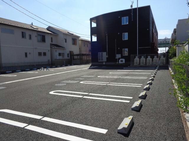 物件外観写真4　(駐車場)