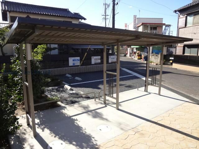 物件外観写真4　(駐輪場)