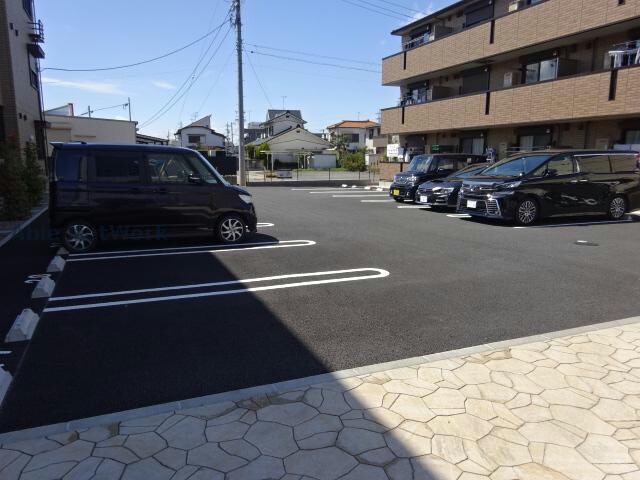 物件外観写真6　(駐車場)