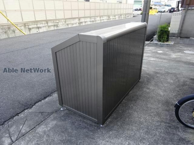 物件外観写真3　(ゴミ置き場)