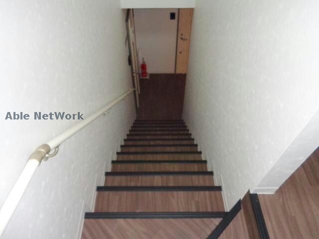 物件外観写真6　(共用階段)