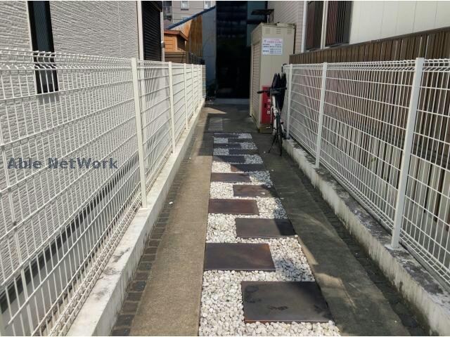 物件外観写真8　(アプローチ)