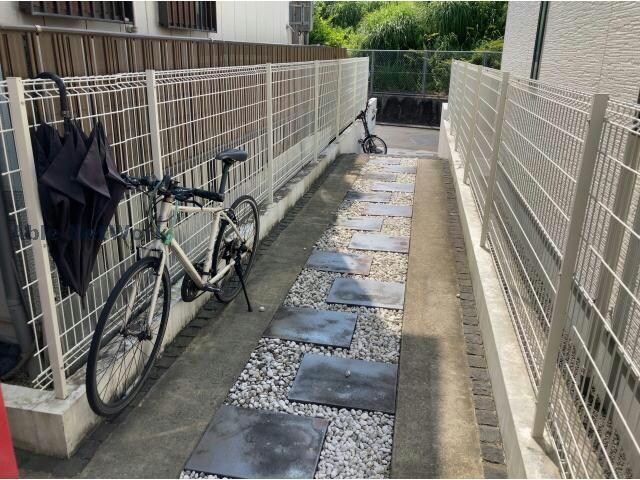 物件外観写真9　(アプローチ)