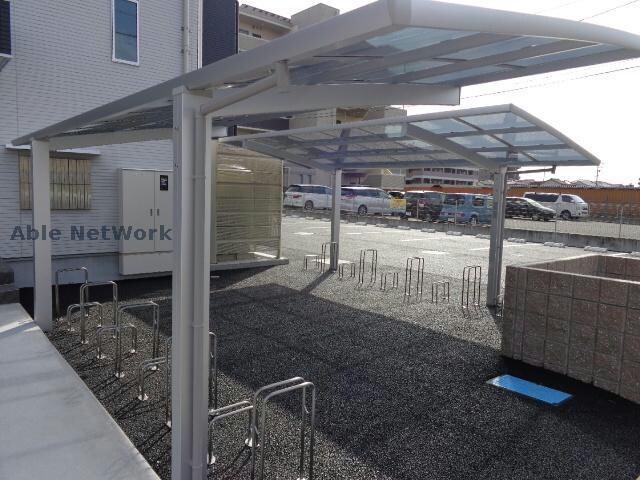 物件外観写真4　(駐輪場)