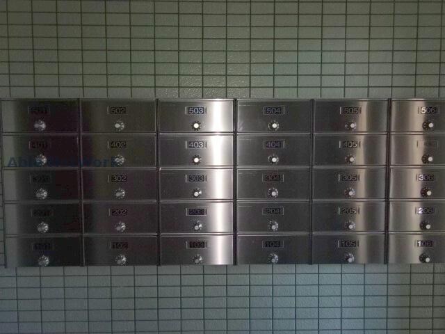 物件外観写真4　(郵便受け)